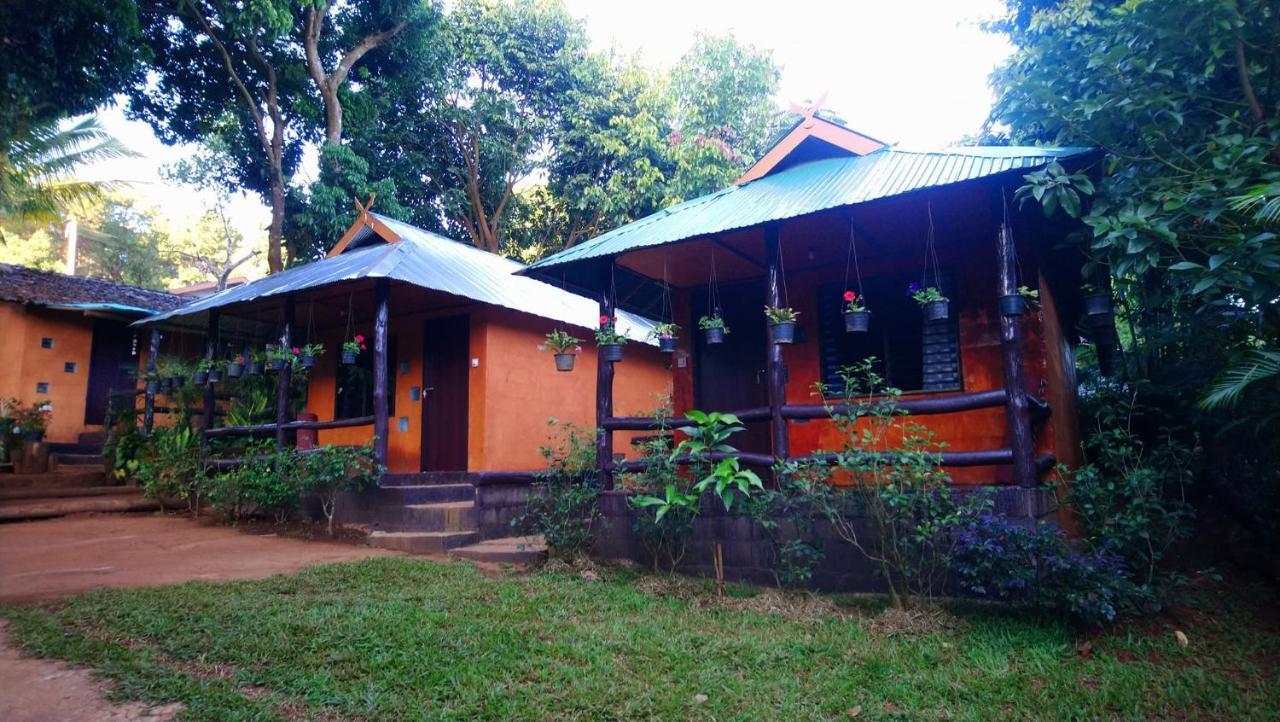 บ้านดินโฮมสเตย์ ปางอุ๋ง Ban Huai Makhuea Som Екстер'єр фото